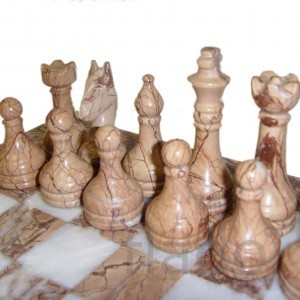 Шахматы из массива природного камня рисунчатая яшма - мрамор 30 см.