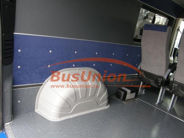 Защита колёсных арок в салоне микроавтобуса Мерседес Бенц Об