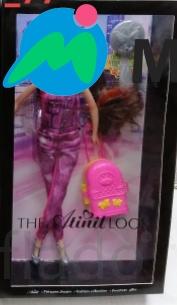 Кукла с чемоданом в розовом