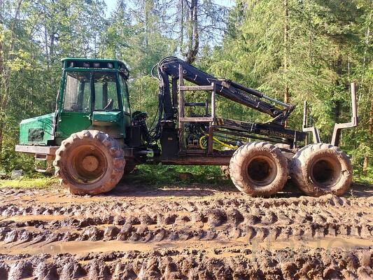 Форвардер Timberjack 1010, 2002 г, цепи, гусянки, х2 шт