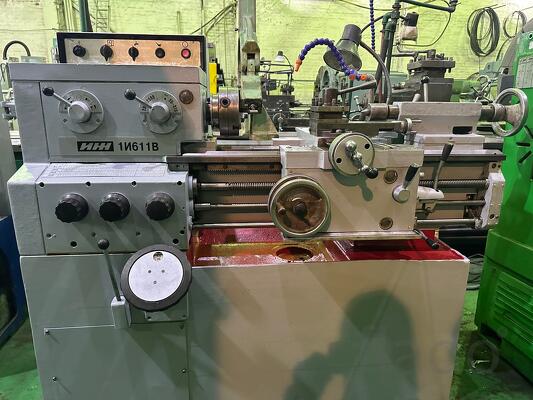 Токарный Винторезный станок, ИЖ 1И611В РМЦ 500 мм