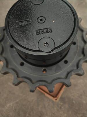 Bobcat 325 бортовой редуктор хода