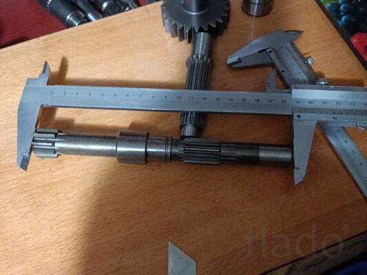 Hanix N300 вал редуктора хода / гидромотора