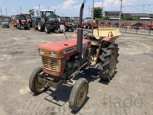 Минитрактор Yanmar YM2200 разбрасыватель удобрений Niplo MP 206-0S