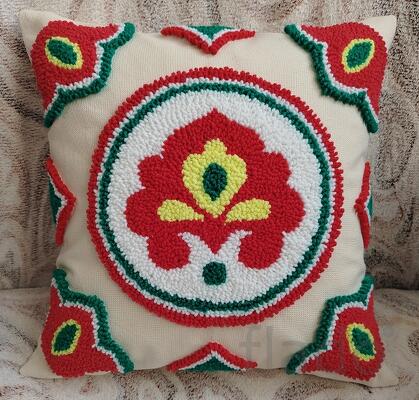Подушка с татарским орнаментом