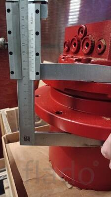 редуктор хода с гидромотором для экскаватора массой 4-6 тонн