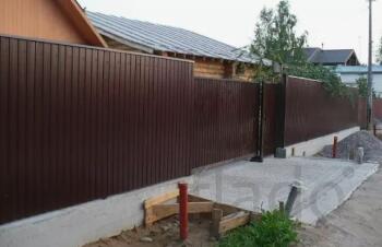 Профнастил на ленточном фундаменте для коттеджа