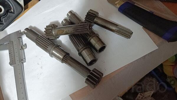 Хитачиx 50 вал редуктора хода, гидромотора