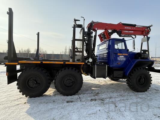 Лесовоз с манипулятором