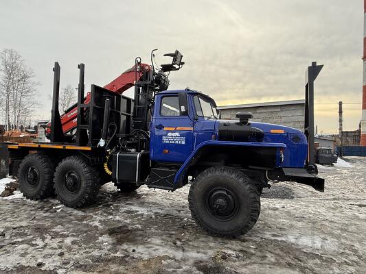 Лесовозы Урал с манипулятором и прицепом