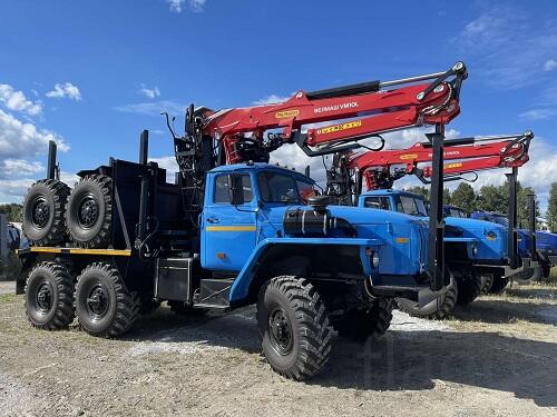 Лесовоз с манипулятором и роспуском