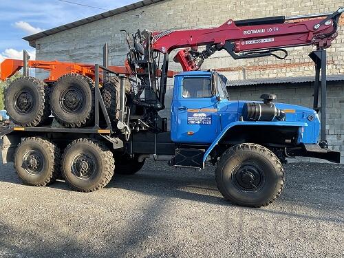 Лесовоз Урал 4320 с манипуляторм и роспуском