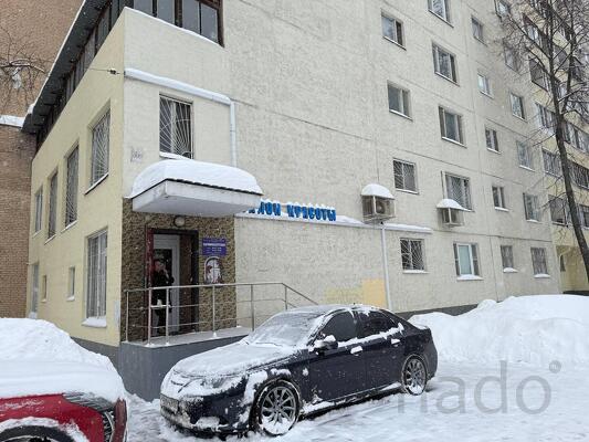Сдается нежилое помещение 200 м2 на 1-м и 2-м этажах жилого дома