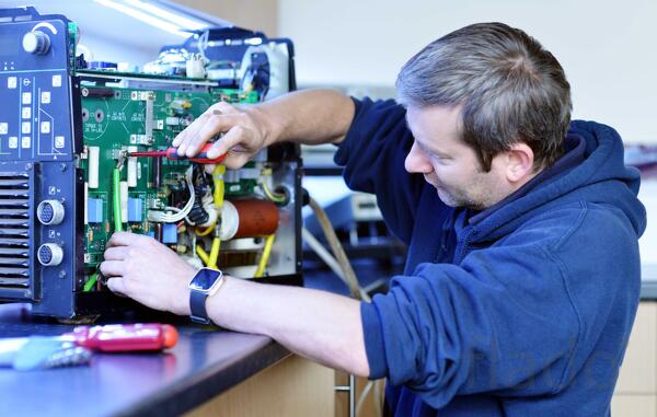 Вакансия - Мастер по ремонту электроники