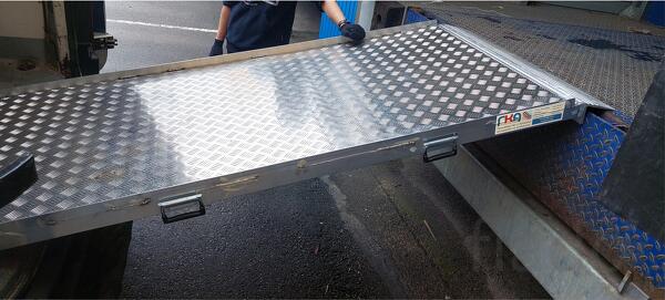 Мост погрузочный с бортиками для погрузки