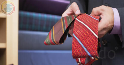 Щадящая чистка галстука