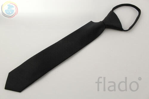 Аккуратная чистка детского галстука