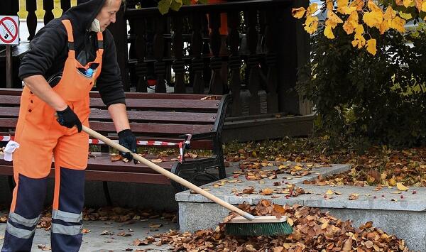 Дворник на фабрику