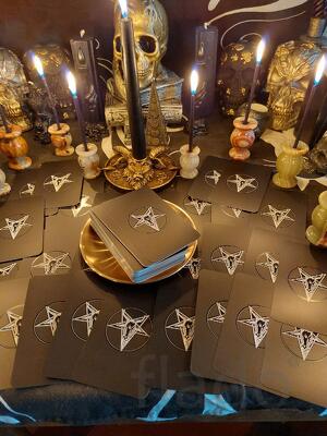 Таролог на праздник ультрамодный тренд 2026