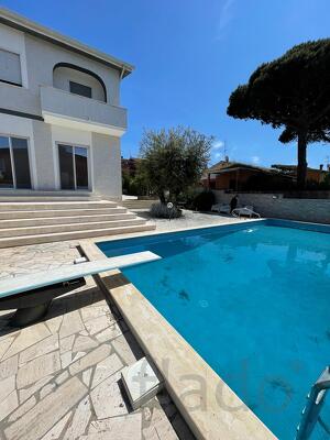 Вилла для отдыха в Анцио, Италия