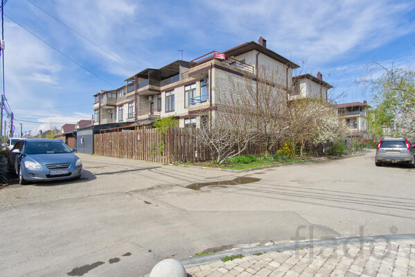 Дом 165 м² на участке 1 сот.