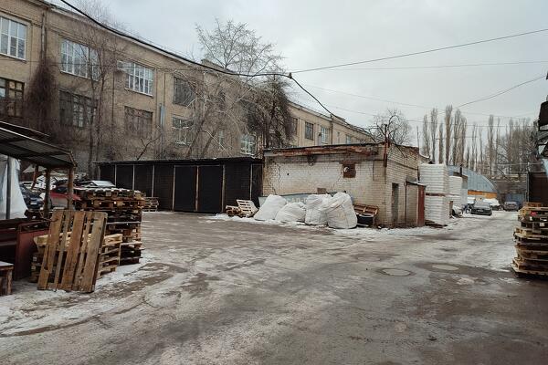 Нежилые здания 270 кв м на участке площ 8955 кв м