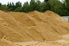 щебень, песок, керамзит, шлак, глина.